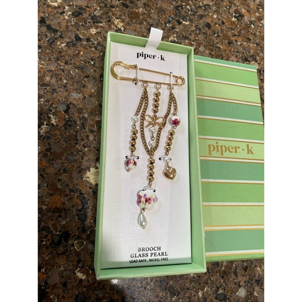 Piper KPiper Gold and Pink Floral Brooch paint on ceramic details - Picture 2 of 6